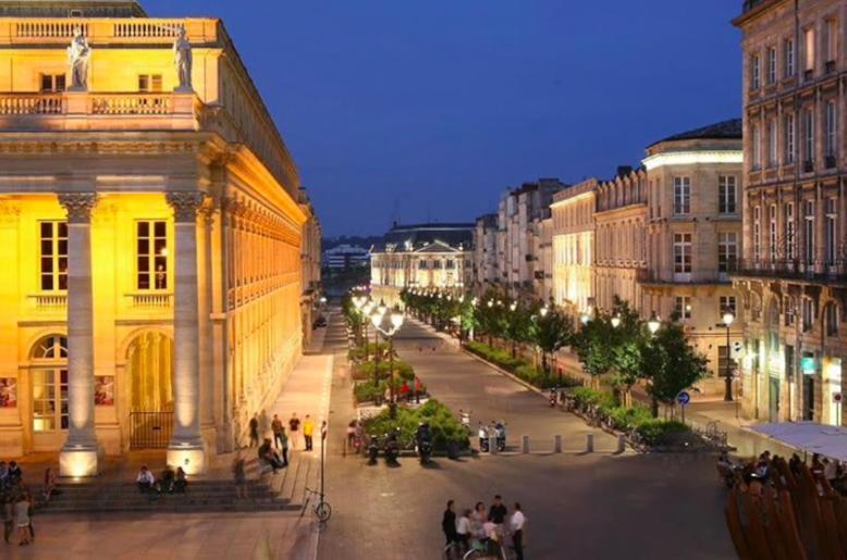 GuestReady - Comfy Attic Apartment near Grand Théâtre Bordeaux Esterno foto