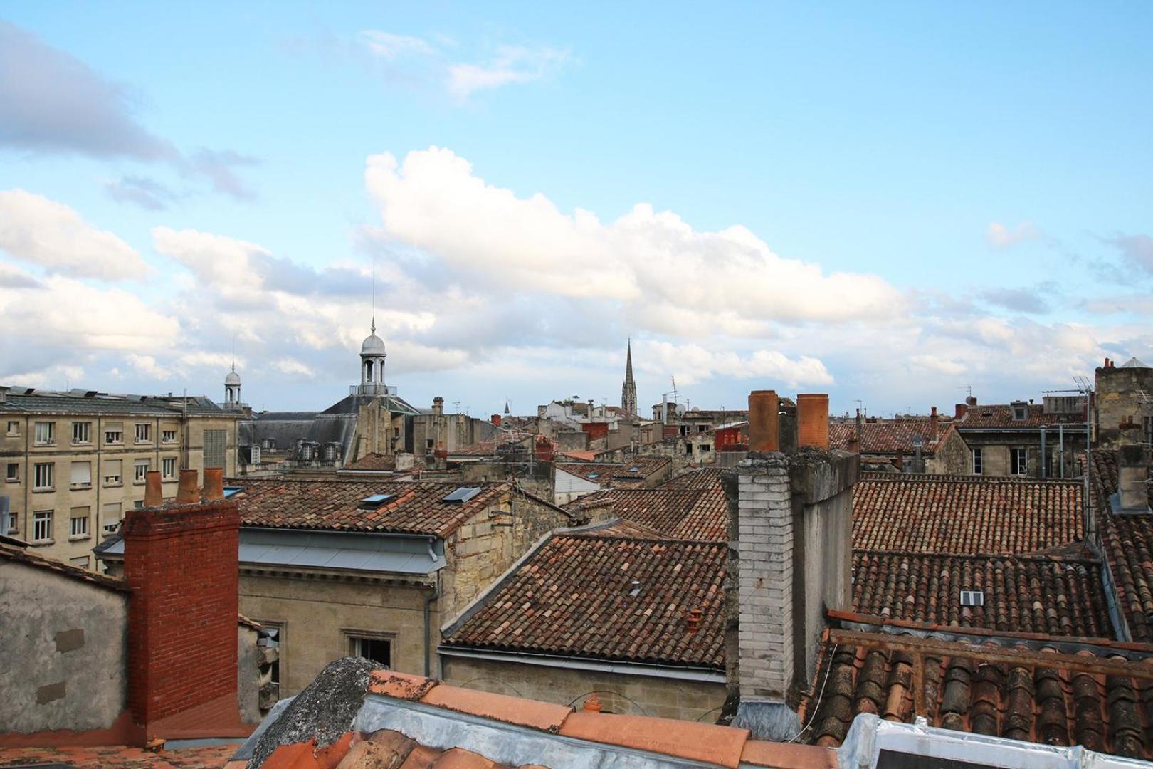 GuestReady - Comfy Attic Apartment near Grand Théâtre Bordeaux Esterno foto